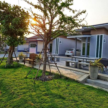 Araya Cottage Утхайтхані Екстер'єр фото