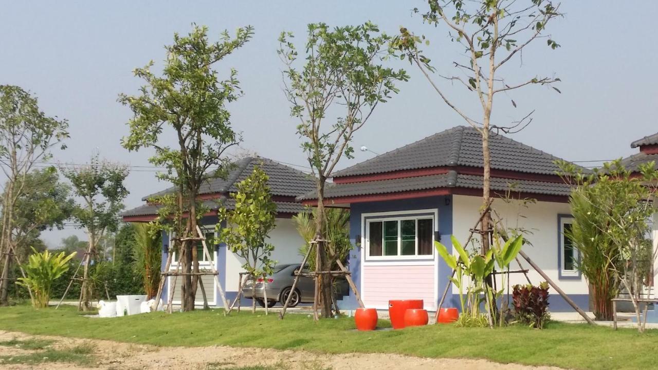 Araya Cottage Утхайтхані Екстер'єр фото