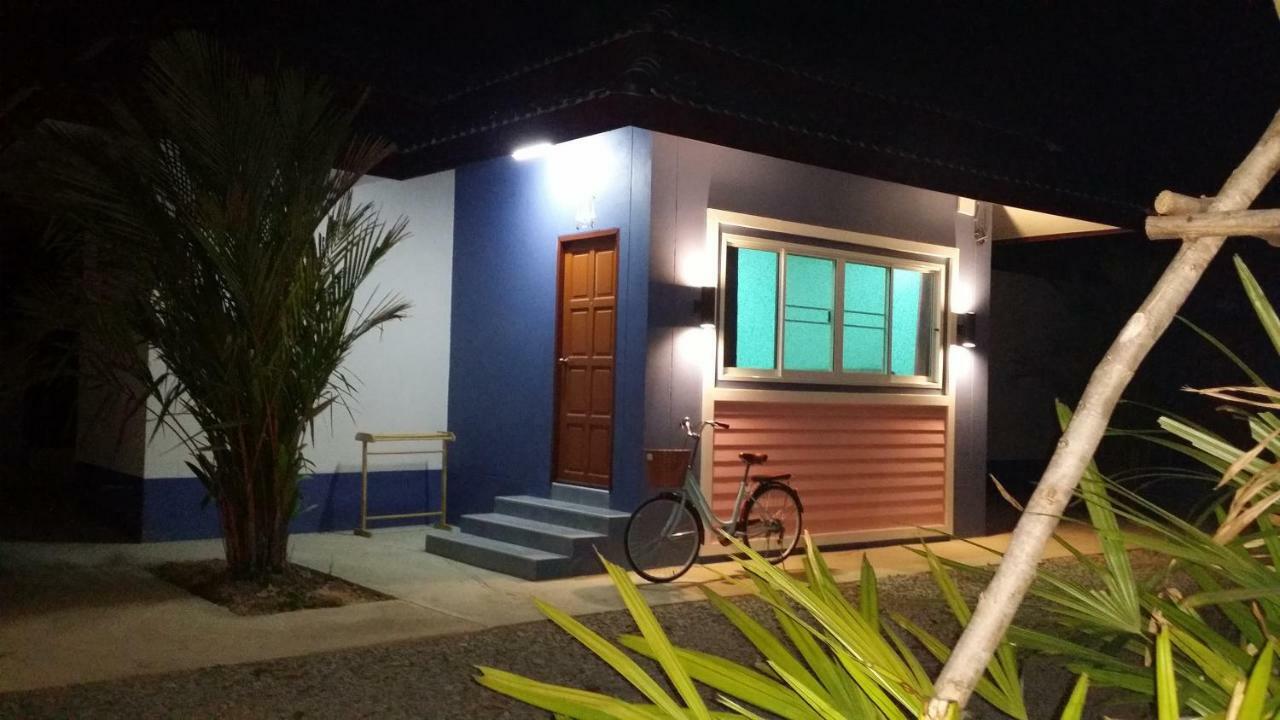 Araya Cottage Утхайтхані Екстер'єр фото